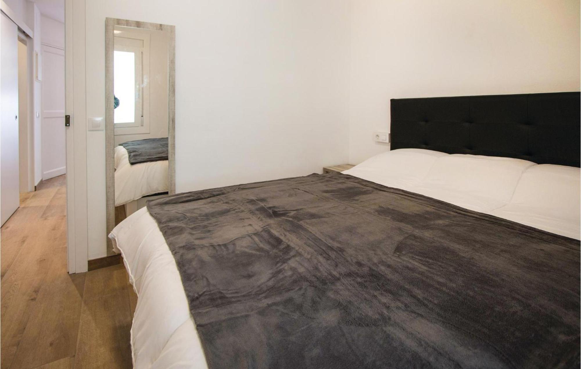 Amazing Apartment In Blanes With Kitchen Ngoại thất bức ảnh
