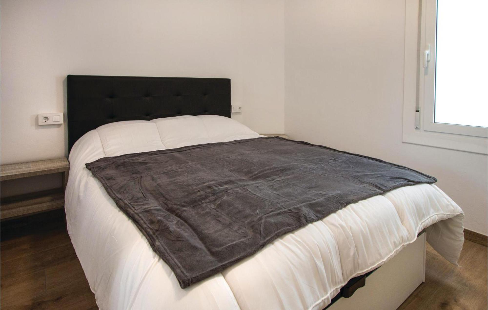 Amazing Apartment In Blanes With Kitchen Ngoại thất bức ảnh