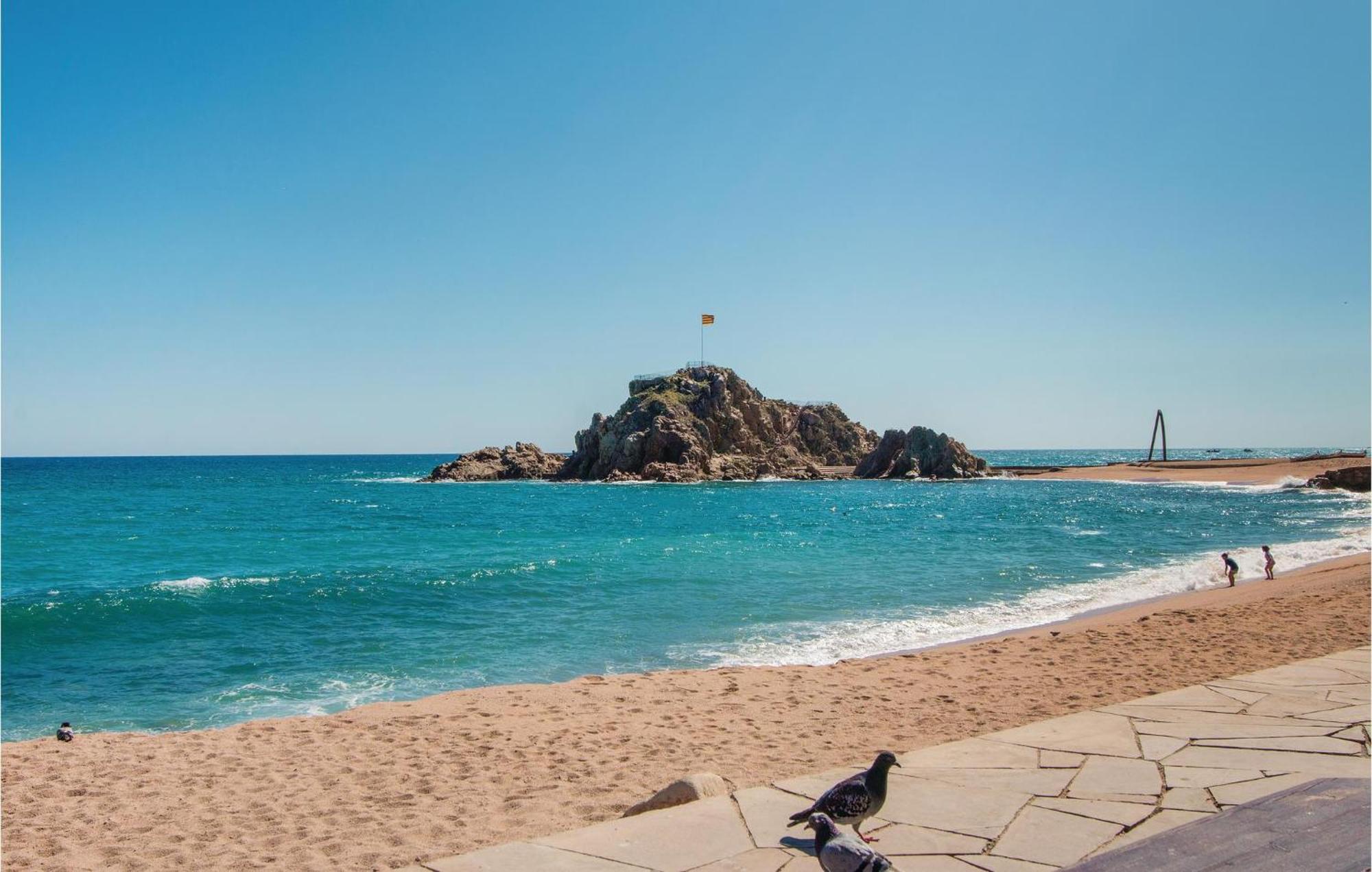 Amazing Apartment In Blanes With Kitchen Ngoại thất bức ảnh